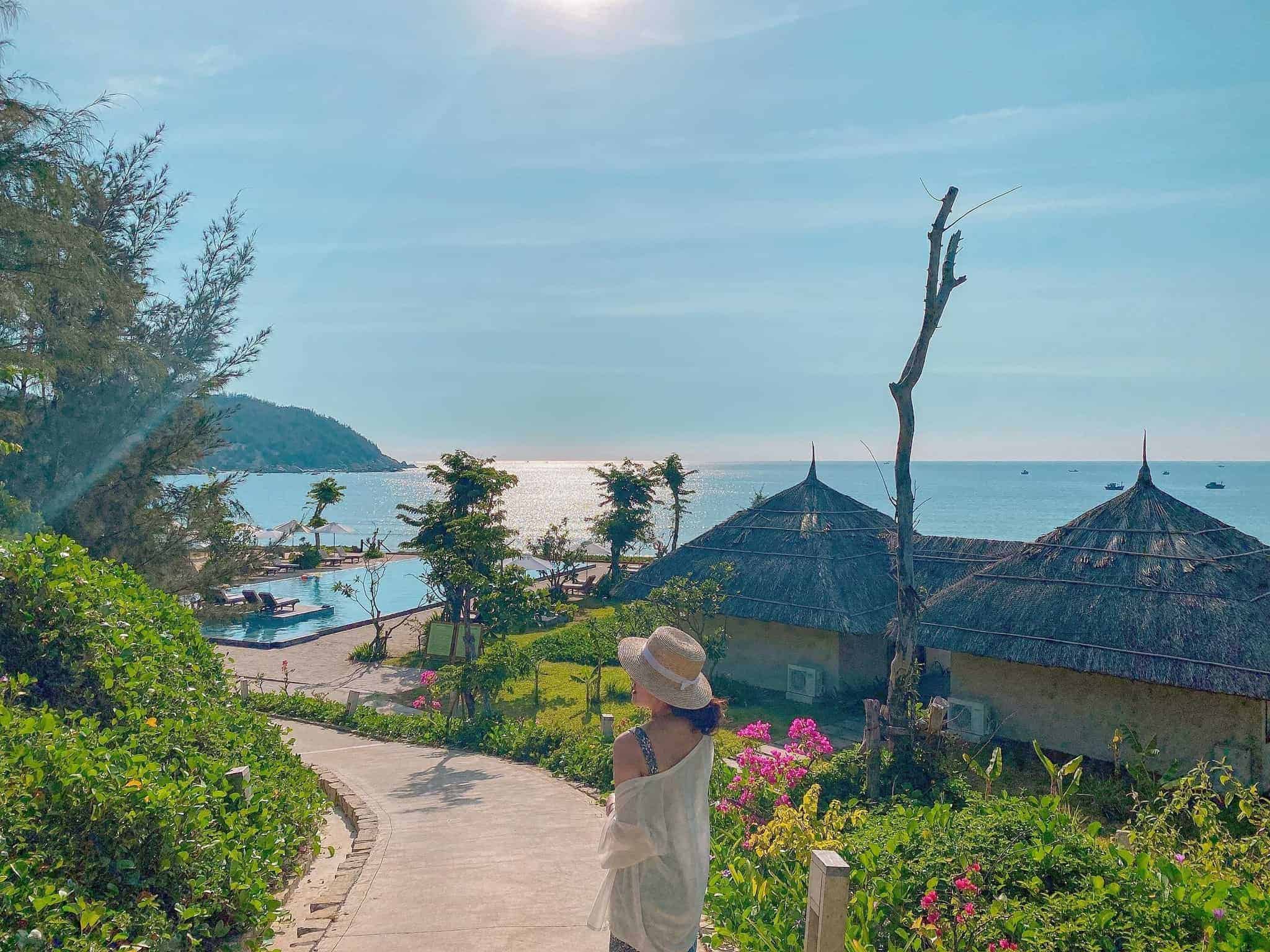 Du khách tận hưởng kỳ nghỉ ở khu du lịch Crown Retreat (Phù Cát, Bình Định)