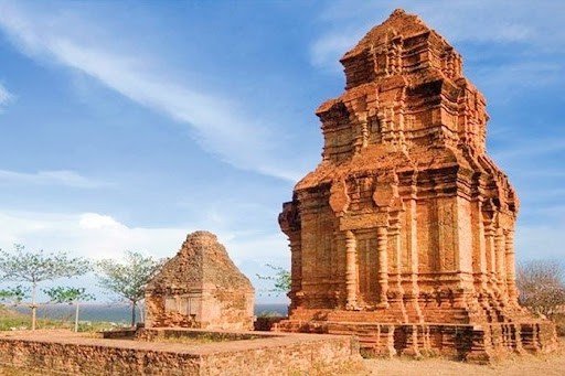 Tháp Poshanư với kiến trúc cổ