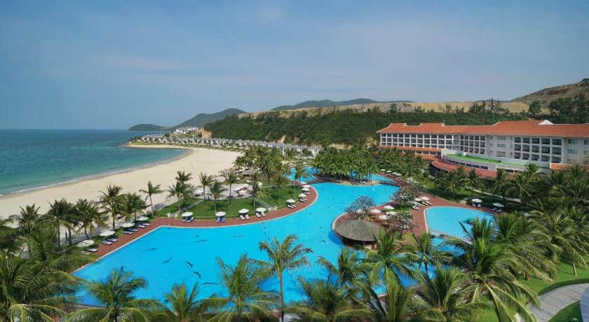 Vinpearl Nha Trang nằm ở nơi có phong cảnh, bãi tắm đẹp nhất Nha Trang