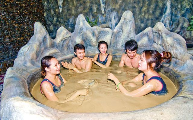 Trải nghiệm tại khu tắm bùn Galina Mud Bath & Spa