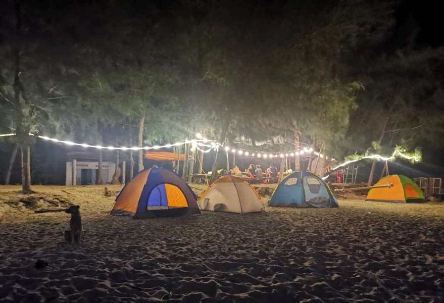 cắm trại tại bãi biển tiên sa