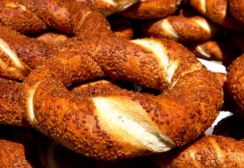 Simit – món bánh mì thường được dùng như một món ăn nhẹ