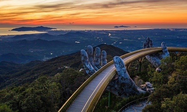 Bà Nà Hills: Khám phá Cầu Vàng