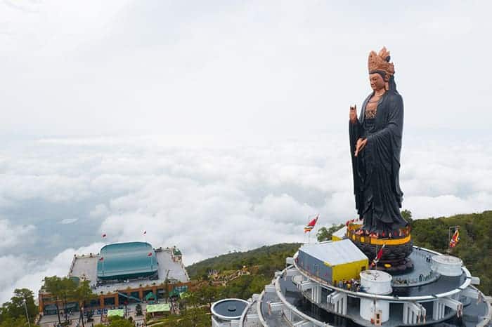 Tượng Phật bà trên đỉnh núi Bà Đen