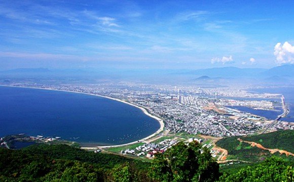 Quang cảnh thành phố Đà Nẵng nhìn từ đỉnh Bàn Cờ. Ảnh: Anh Kiệt.