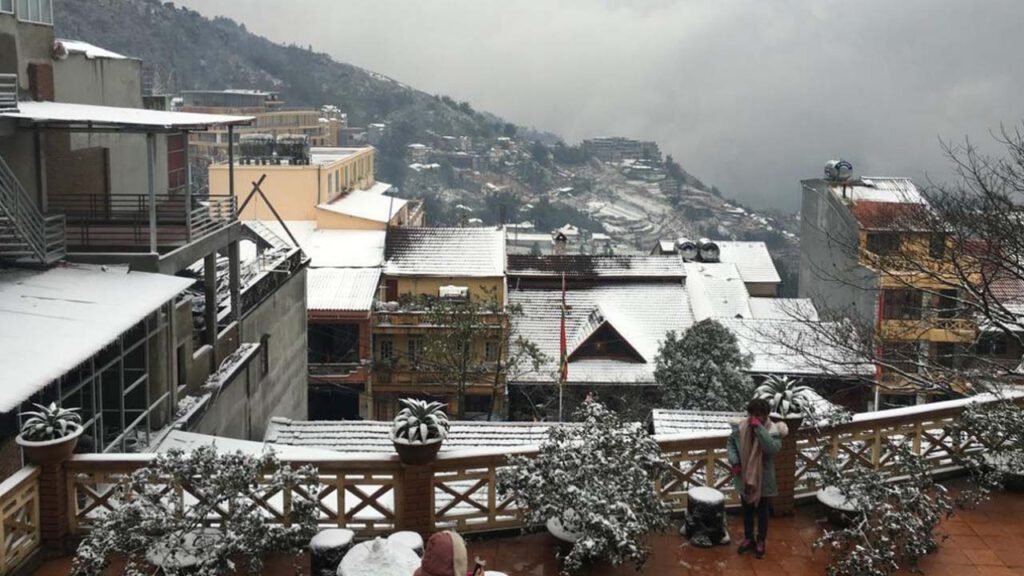 Phong cảnh sơn thủy hữu tình nhìn từ khách sạn vào mùa tuyết