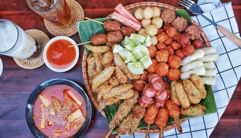 Mách bạn 5 địa điểm ăn nem chua rán nổi tiếng ở Đà Nẵng