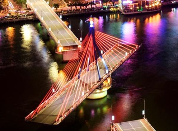 cầu quay sông Hàn