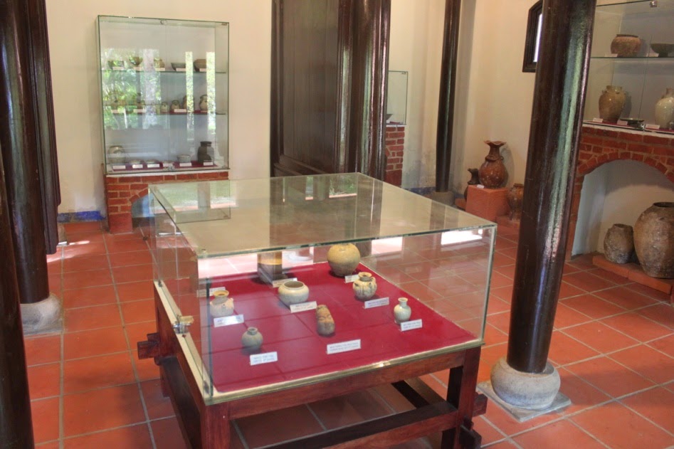 Khu trưng bày cổ vật ở Bảo tàng Đồng Đình
