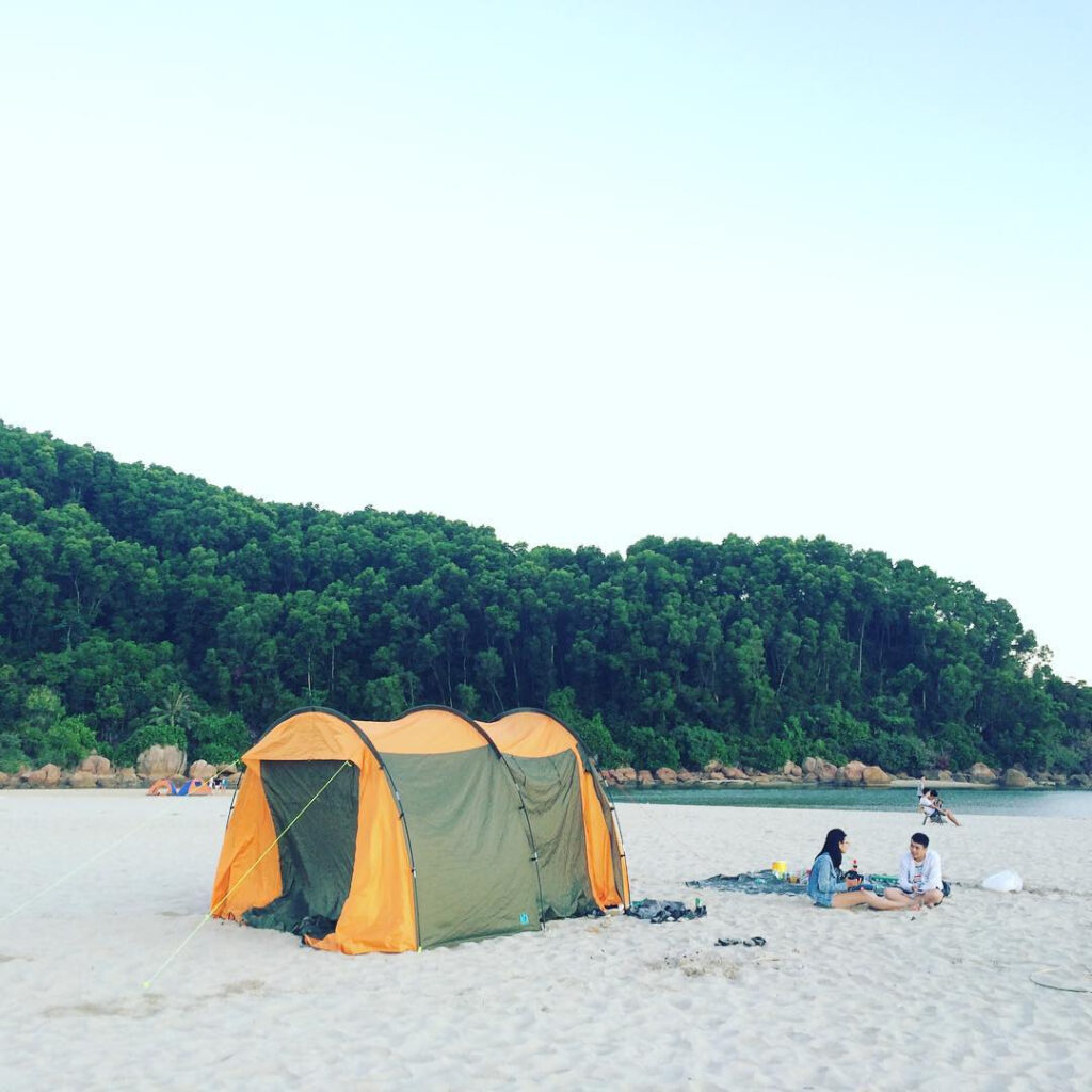 Cắm trại dã ngoại trên biển Bãi Bụt
