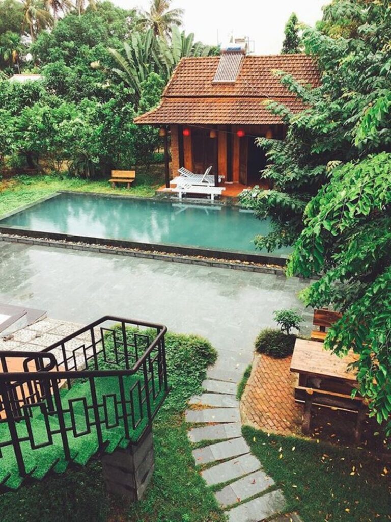 View sân vườn và hồ bơi tại Loong Boong
