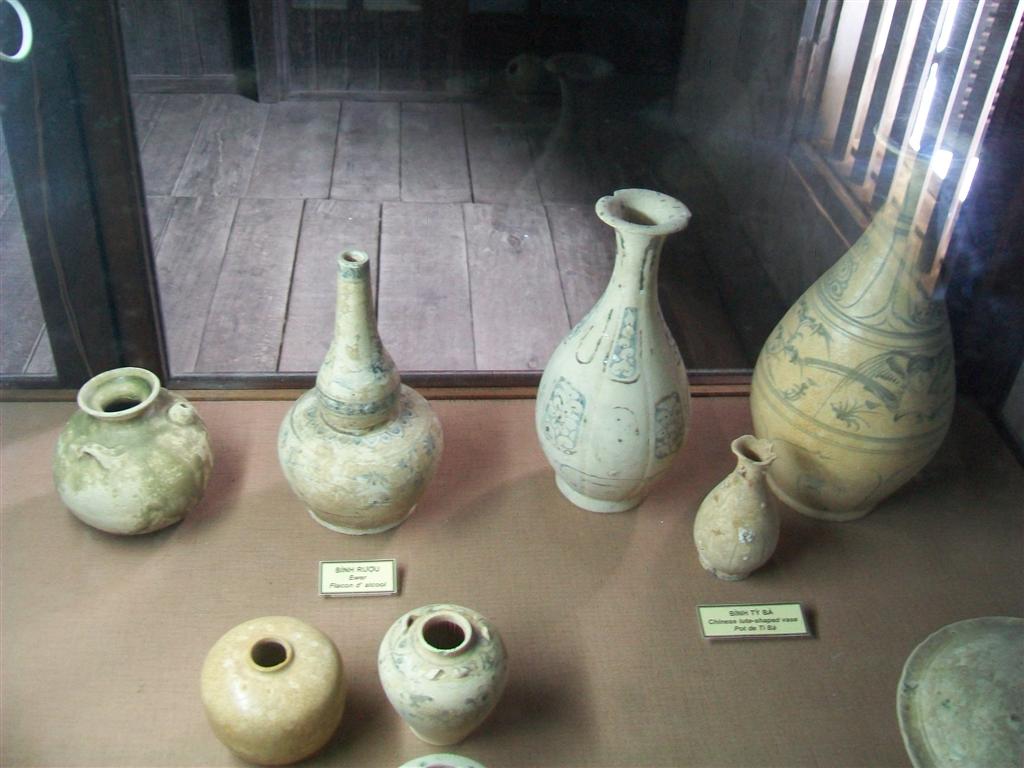 Gốm sứ được trưng bày tại bảo tàng Mậu Dịch