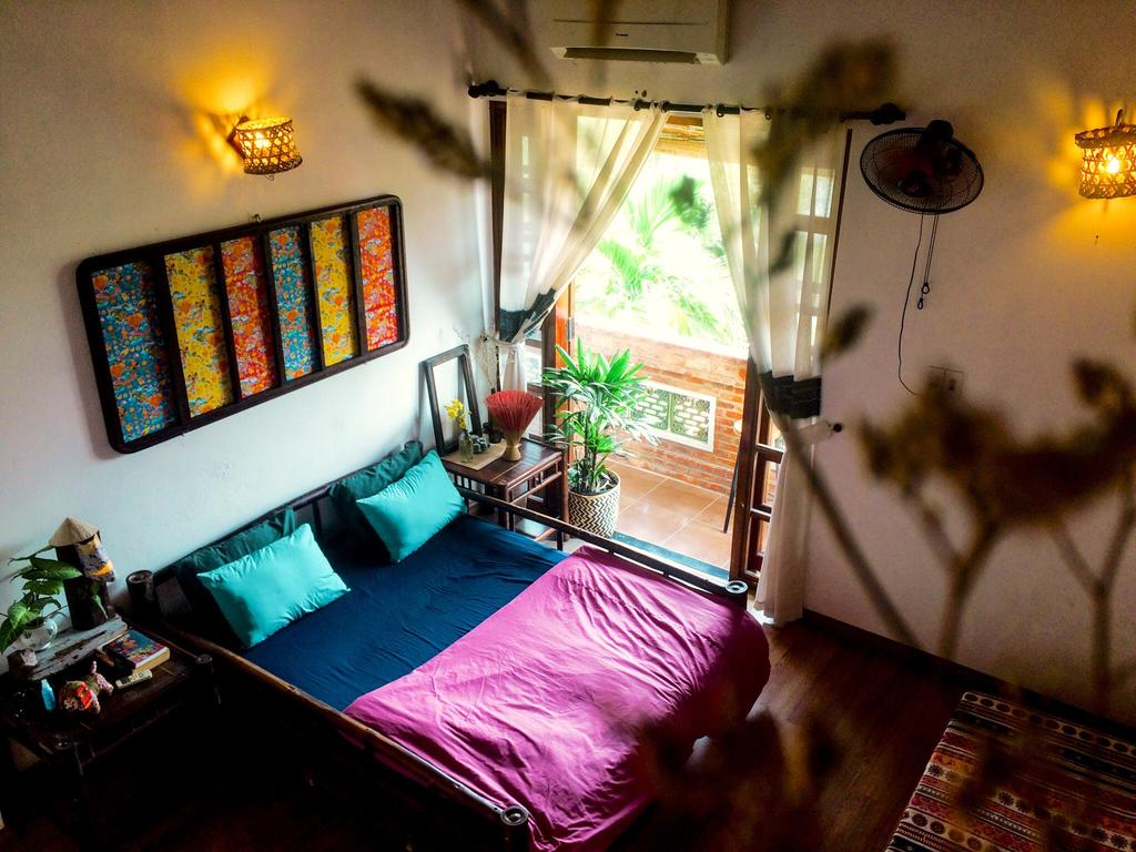 Phòng ngủ được trang trí ấm cúng tại Mali Home